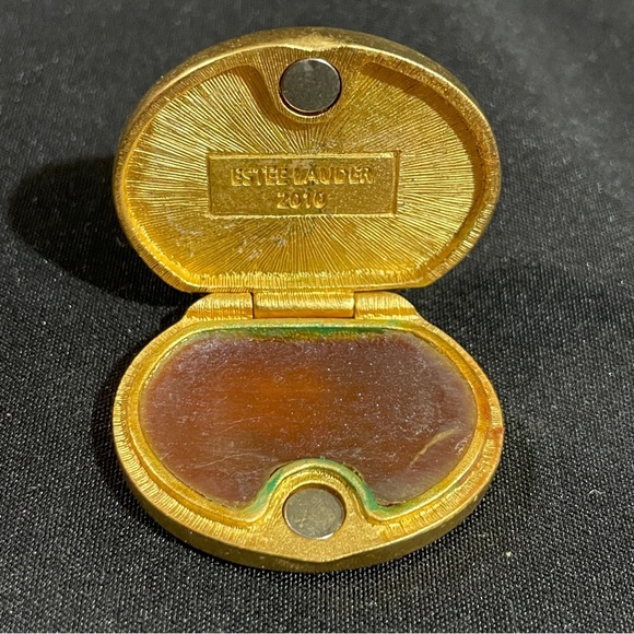 Estee Lauder Blue and Gold solid perfume compact with Classic Cameo Design - Picture 4 of 8